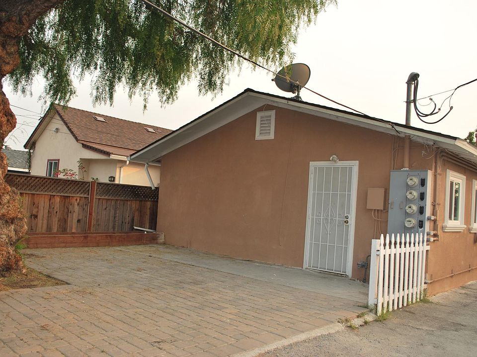 1st image of 375 Gloria Ave