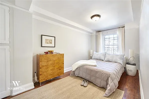 Sold by Warburg | media 9