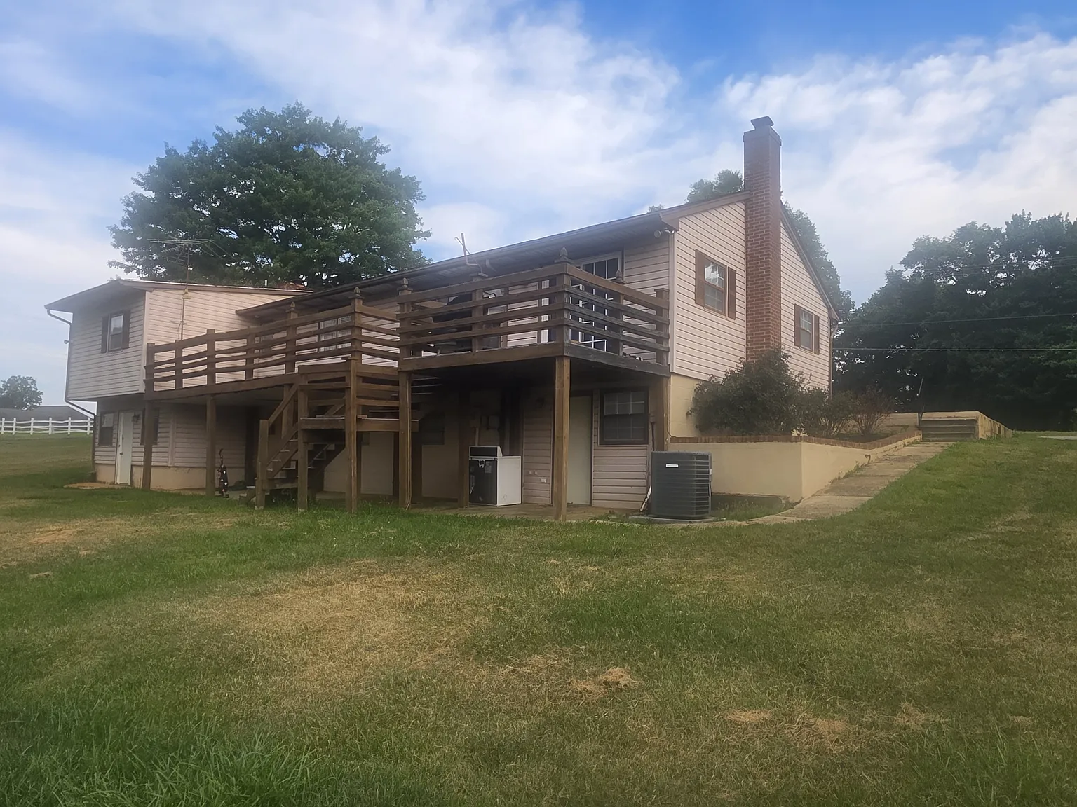 3 bed, 3150 sqft, $2,200 — Photo 3