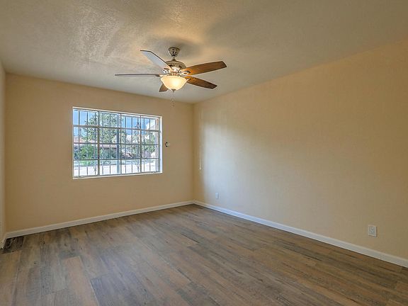 5th image of 7702 Pennsylvania Pl NE