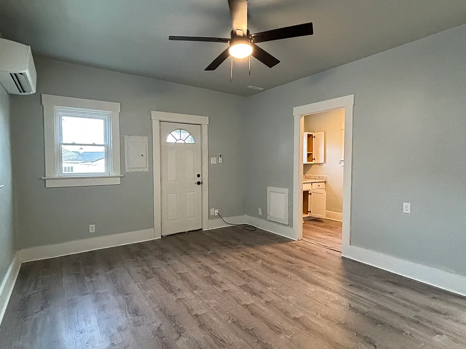 211 E Main St #3