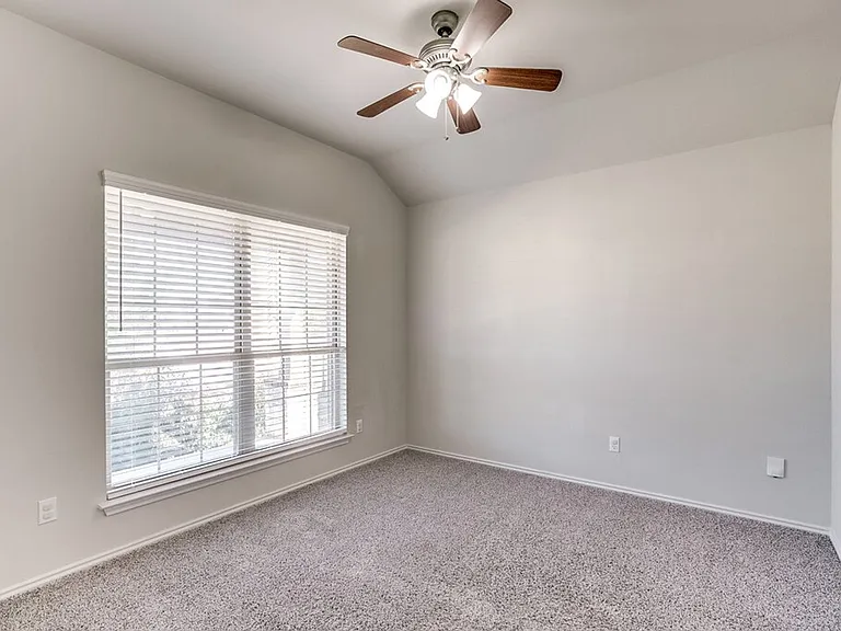 3401 Pauling Loop — Photo 11