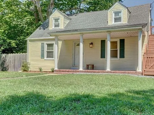 27 Roberts Ct W, Portsmouth, VA 23701