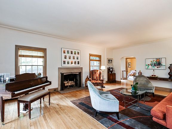 4th image of 423 Ashland Pl