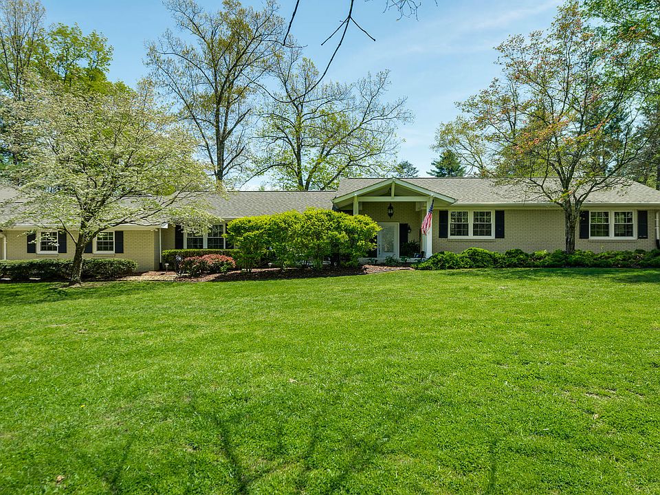 1st image of 2051 Oak Dr