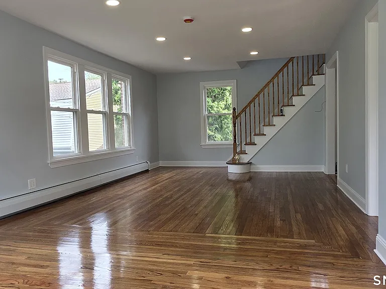 782 Center St — Photo 7