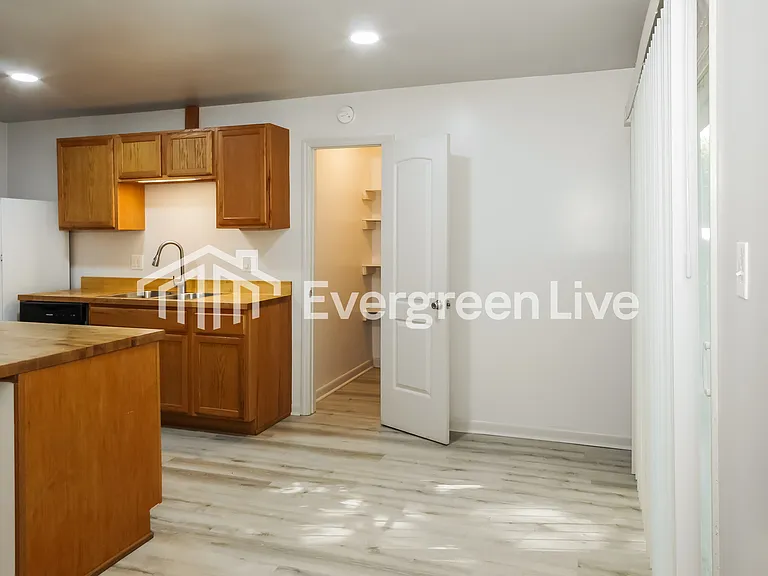 917 Bedford Dr SW — Photo 6