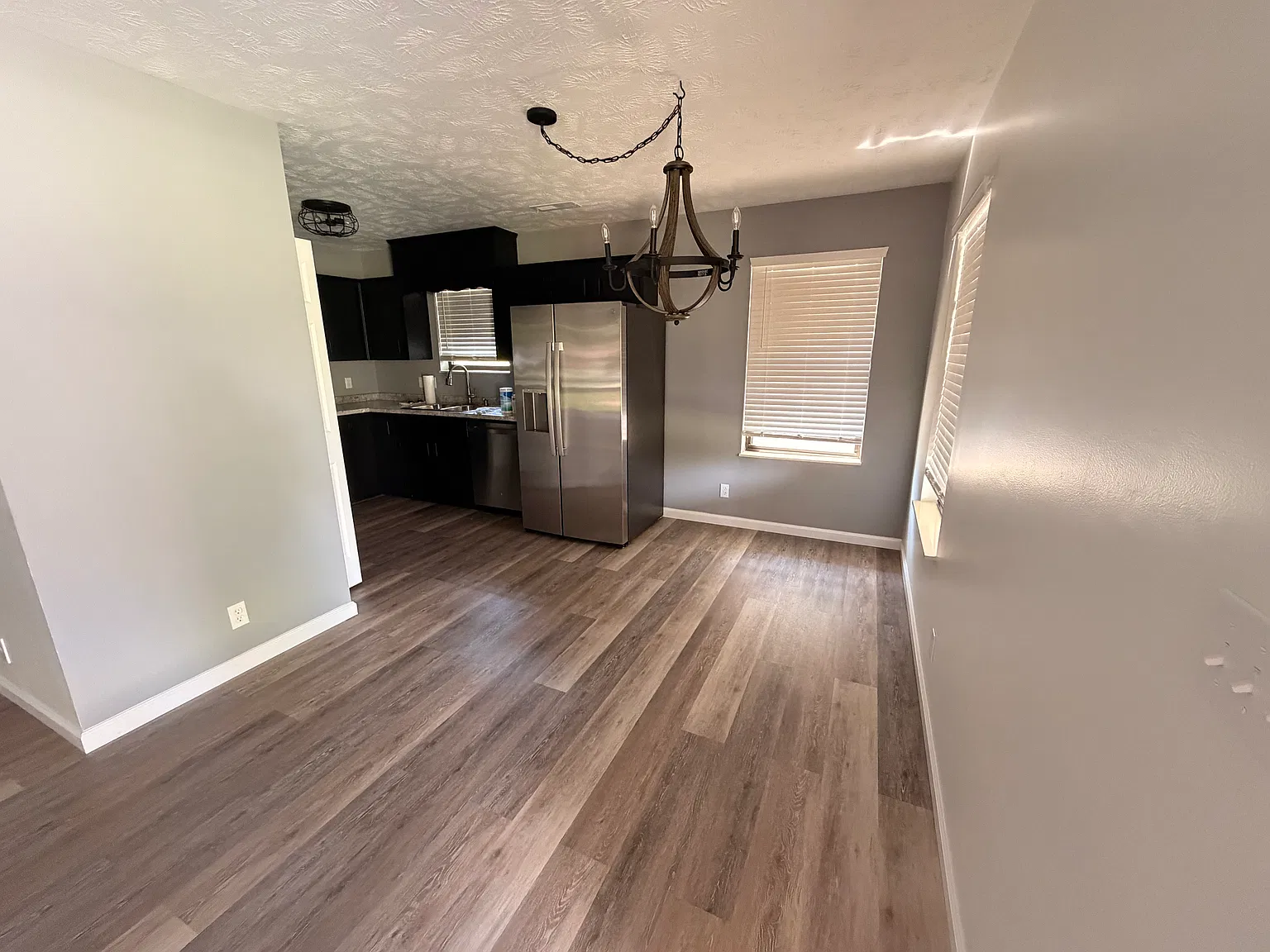 2 bed, 1010 sqft, $1,700 — Photo 2