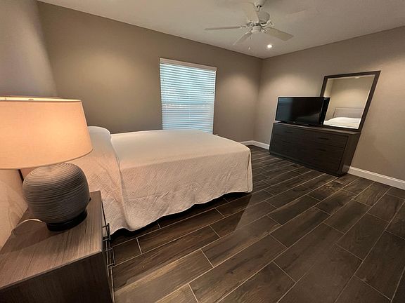3rd image of 380 Imperial Dr