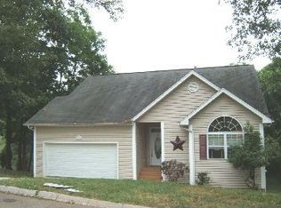 334 Woods View Cir, Kodak, TN 37764