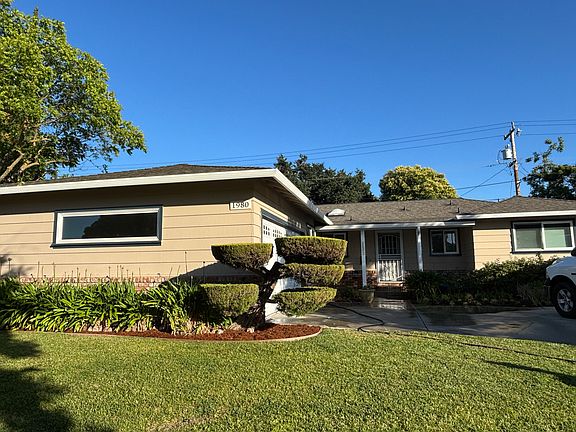 Front of house. Gardner maintains front yard only.