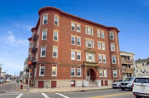 5th image of 526 Western Ave