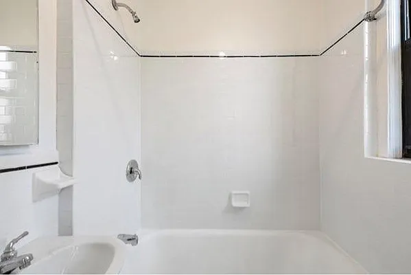 Rented by Arwell Realty | media 4