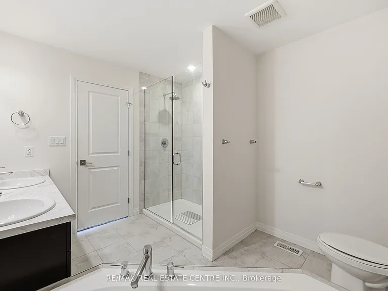 37 Greenwich Ave — Photo 32