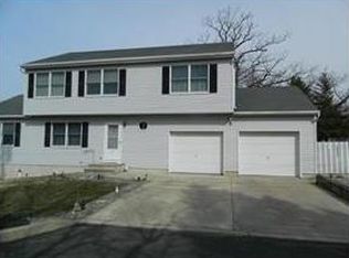 2 Club Dr, Helmetta, NJ 08828