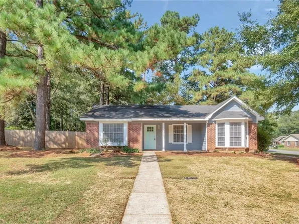 750 Royal Woods Dr E, Mobile, AL 36608