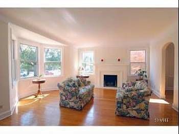 2nd image of 6108 N Kilbourn Ave