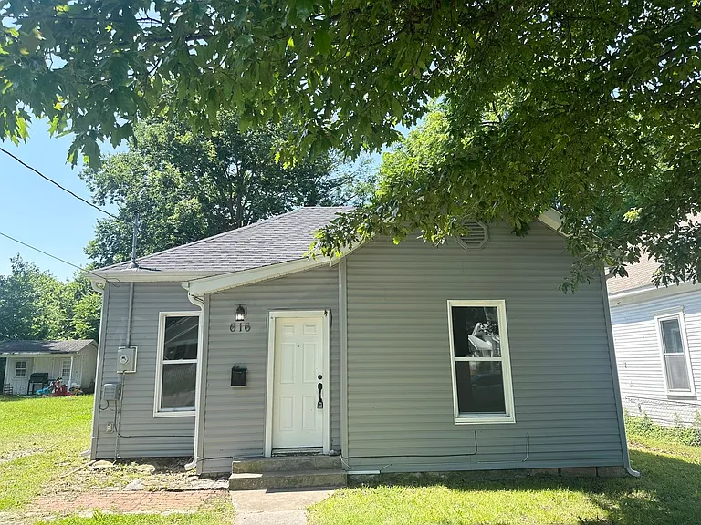 616 W Webster St — Photo 2