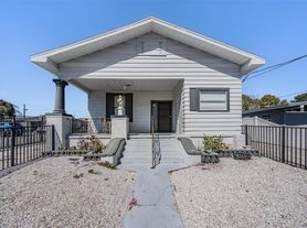 2319 W Aileen St