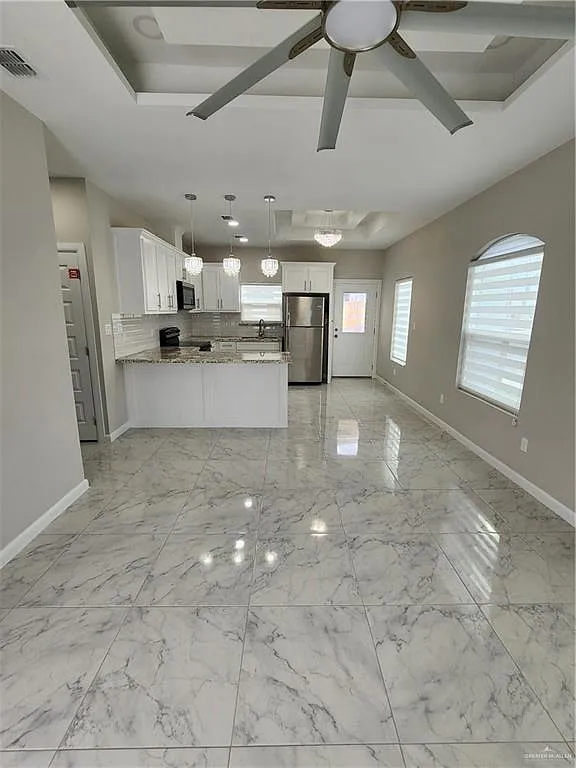 2 bed, 2.0 bath, 915 sqft, $1,150 — Photo 2