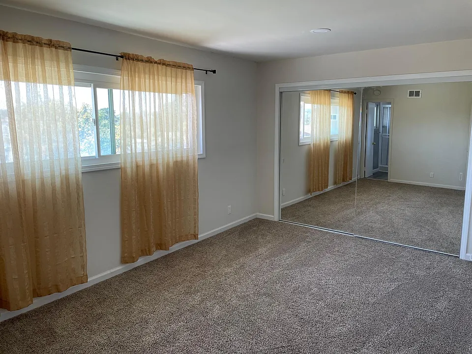 master bedroom Hallway bath
