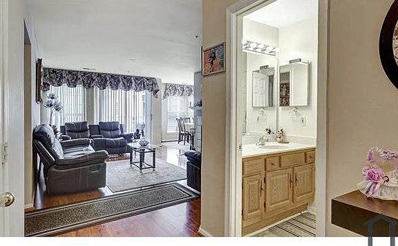 4th image of 4406 Silverbrook Ln APT J201