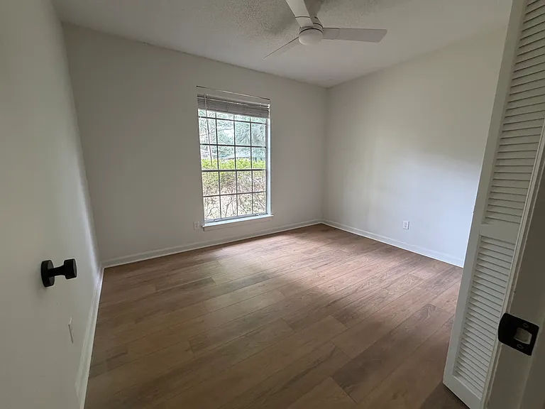 112 Talbot Rd — Photo 8