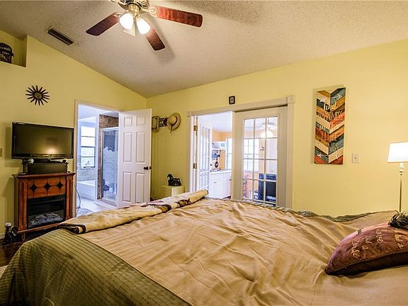 3rd image of 11937 Park Blvd