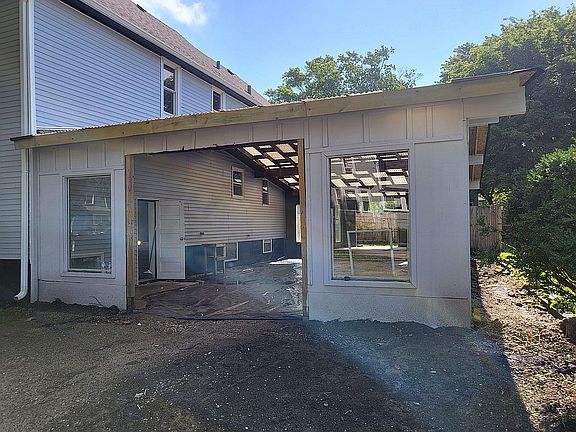 Three seasons room 1056 sf