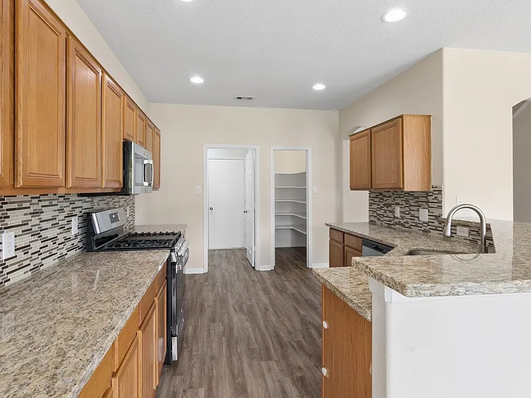 20518 Jasmine Leaf Trl — Photo 11
