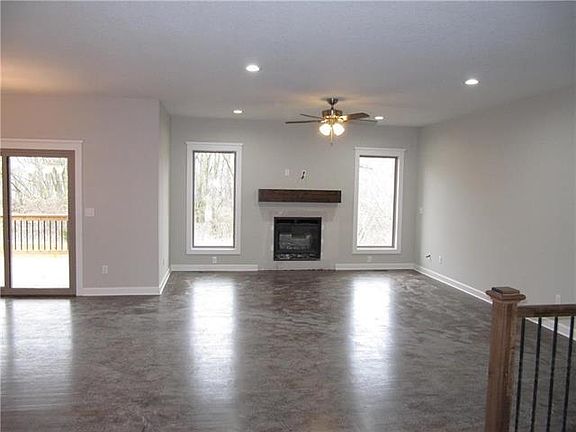 3rd image of 1299 NW Crestwood Dr