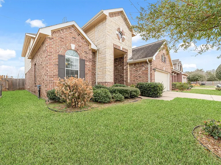 8919 Inglebrook Ln — Photo 2