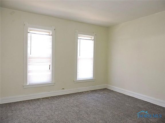 3rd image of 832 Berry St