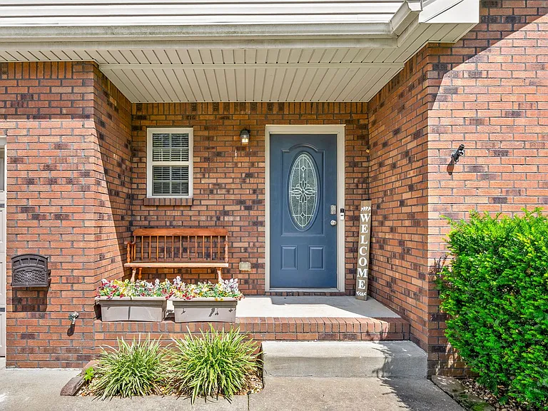 3569 Southwood Dr — Photo 2