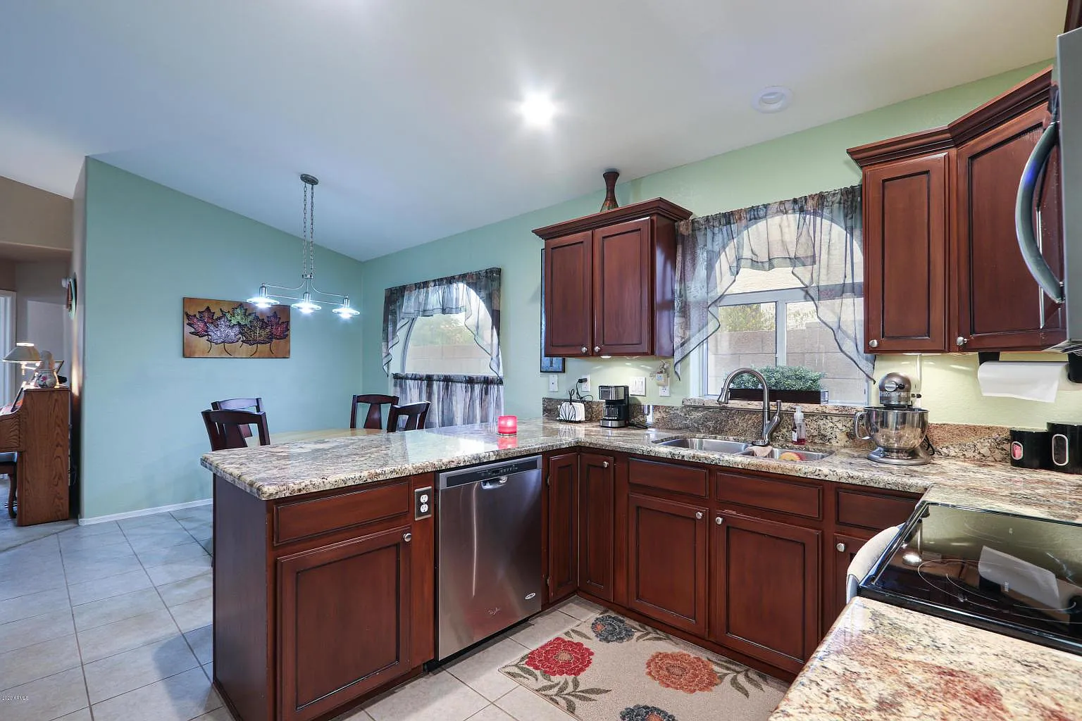 3 bed, 1401 sqft, $2,299 — Photo 3