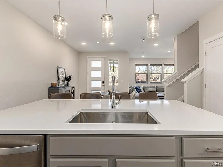 2563 W 69th Pl — Photo 10