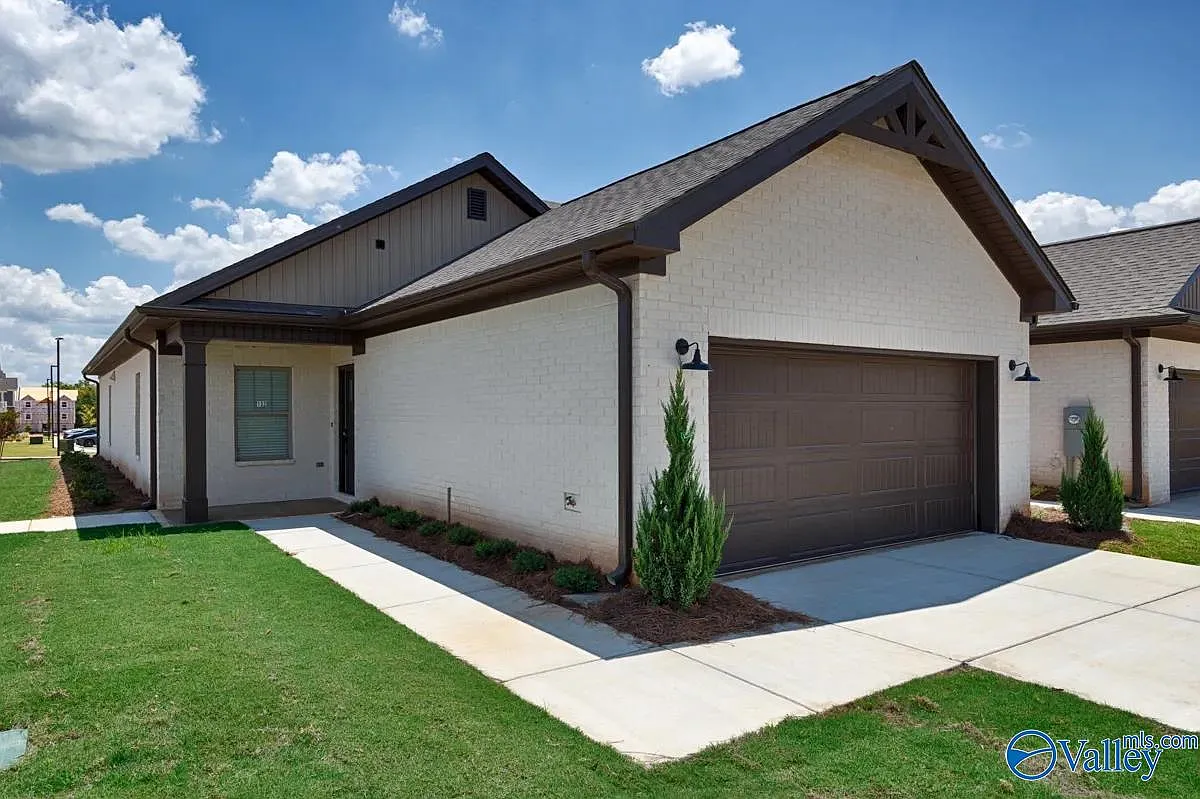 3 bed, 2.5 bath, 1800 sqft, $2,535 — Photo 1