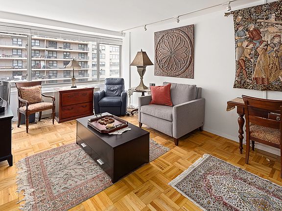 5th image of 315 W 70th St APT 15B1