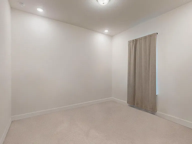 4611 Columbus Dr — Photo 11