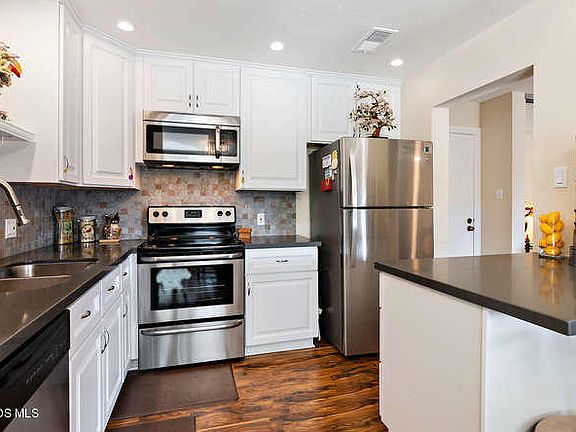 5th image of 324 Chestnut Hill Ct APT 31