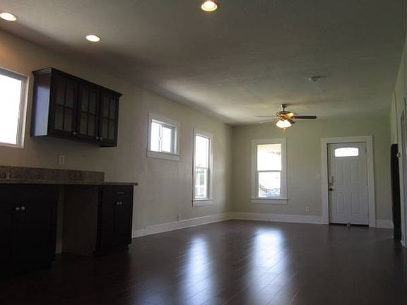 3rd image of 354 W Sepulveda St