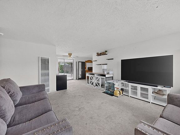 3rd image of 1004 Maxine St NE