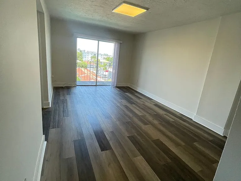 220 SW 17th Ct — Photo 16