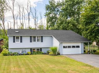 203 Pinewood Dr, Camillus, NY 13031