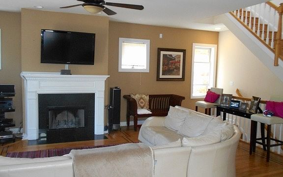 3rd image of 4325 N Ashland Ave APT 1R