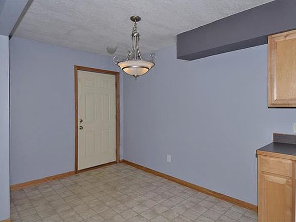 4th image of 1121 Highland Ave