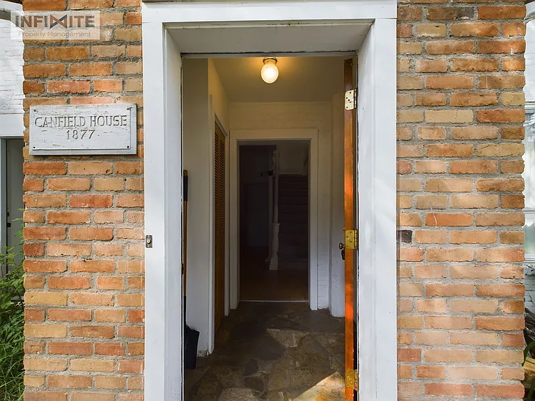 1439 W Babcock St #2 — Photo 7