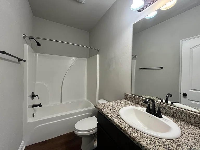 1303 Hickory Creek Dr — Photo 15