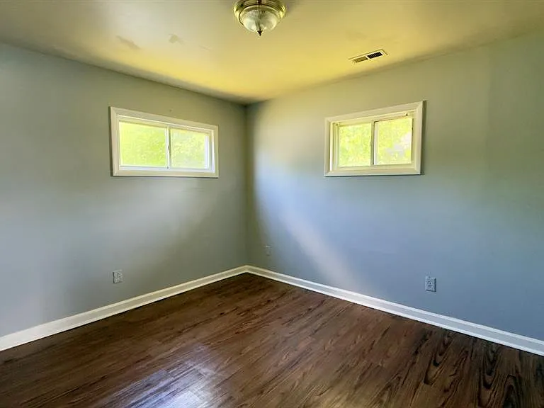 26742 Penn St — Photo 10