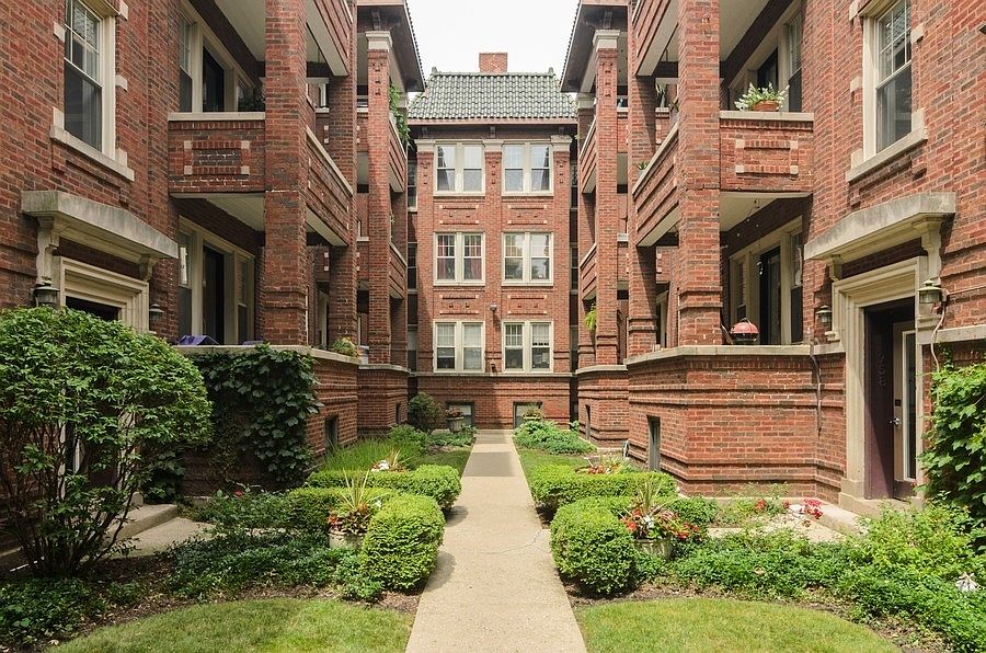 1st image of 958 W Cuyler Ave APT 3S